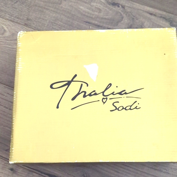 Thalia Sodi Sandals Black Strappy  Gold Hardware Darria Style - Picture 5 of 7